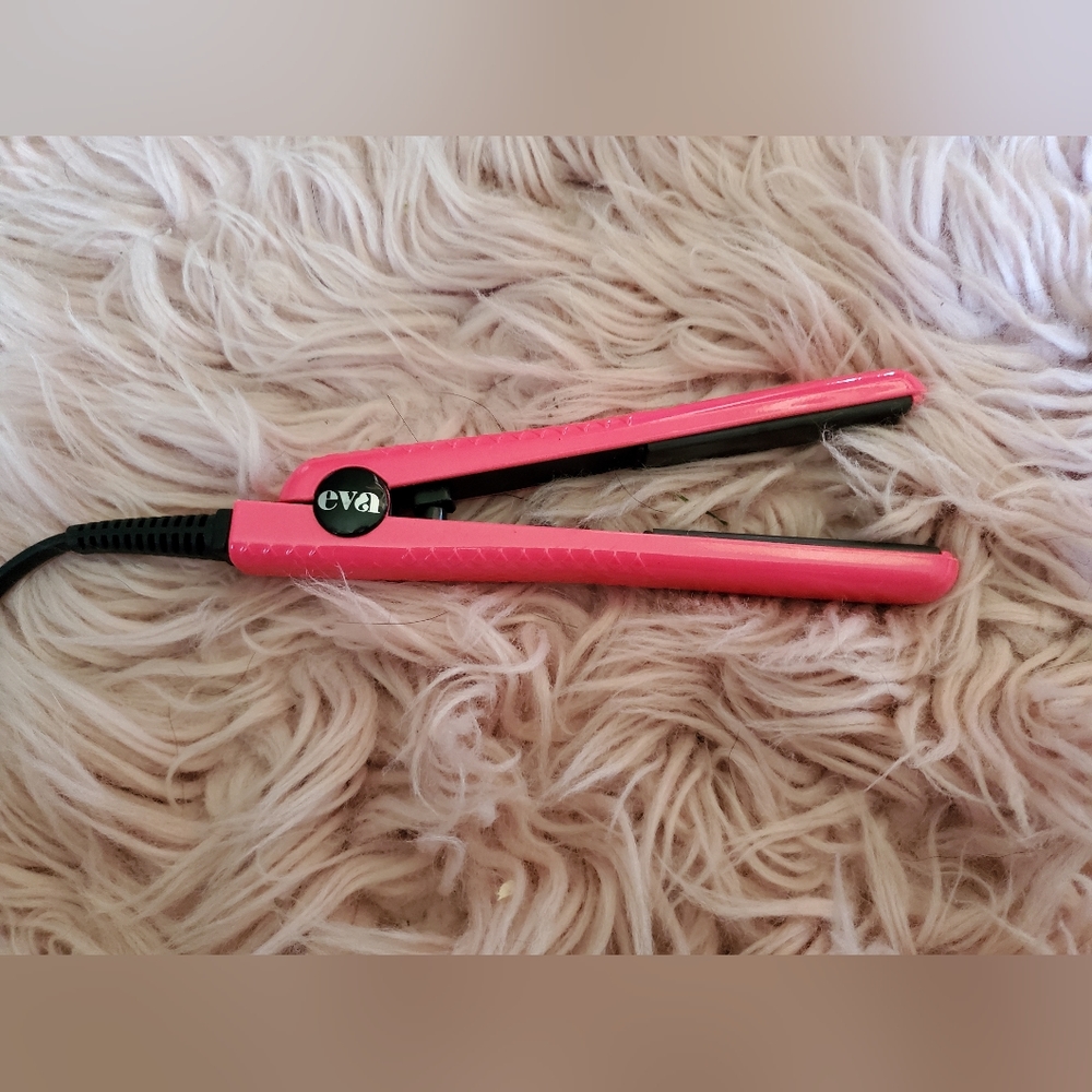 Eva NYC Mini Flat Iron